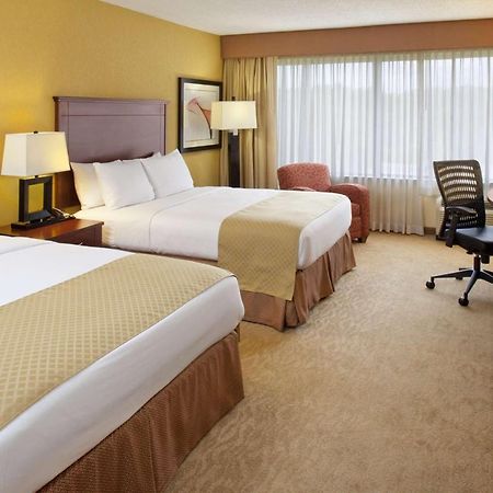 Doubletree By Hilton Fayetteville Exterior foto