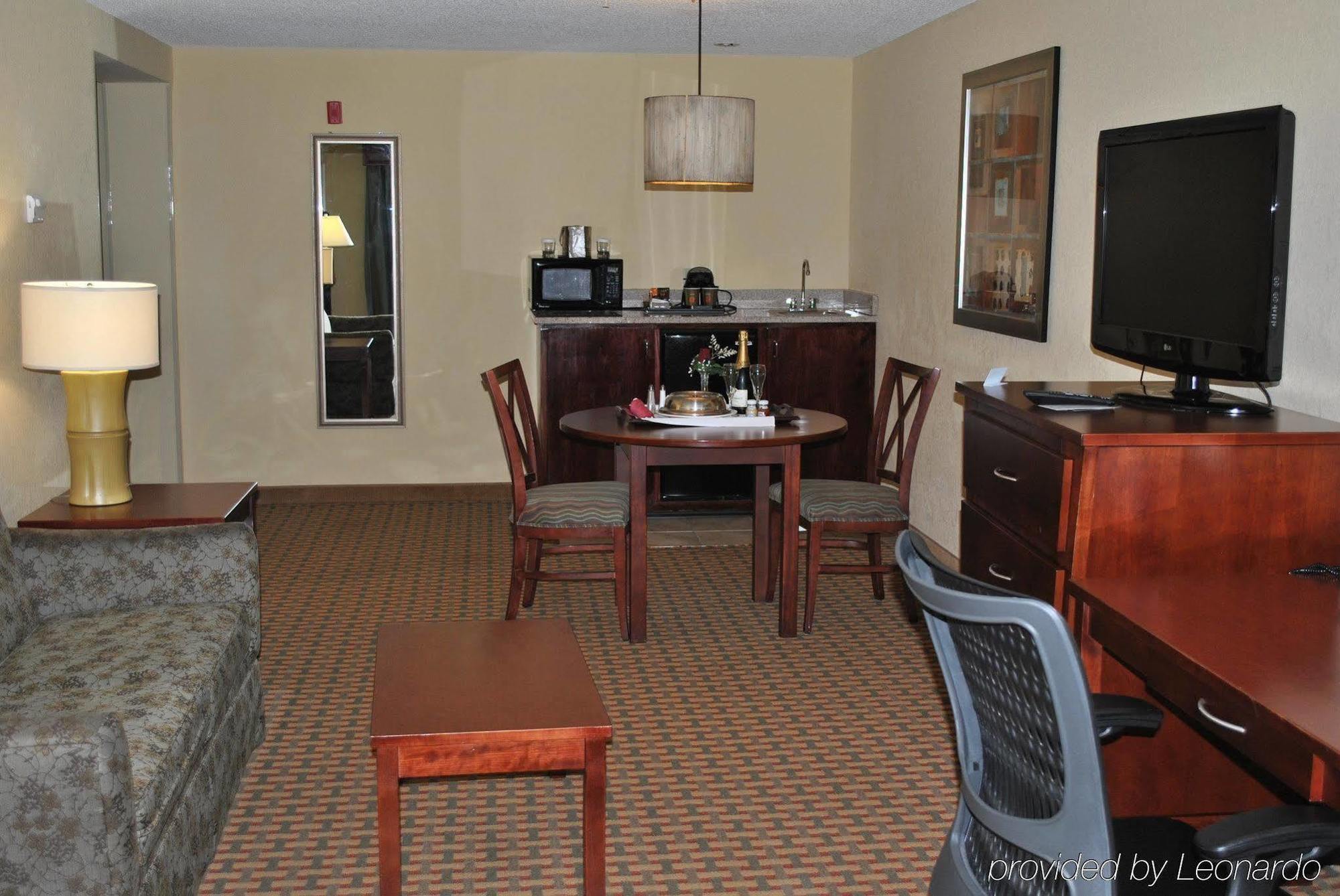 Doubletree By Hilton Fayetteville Exterior foto