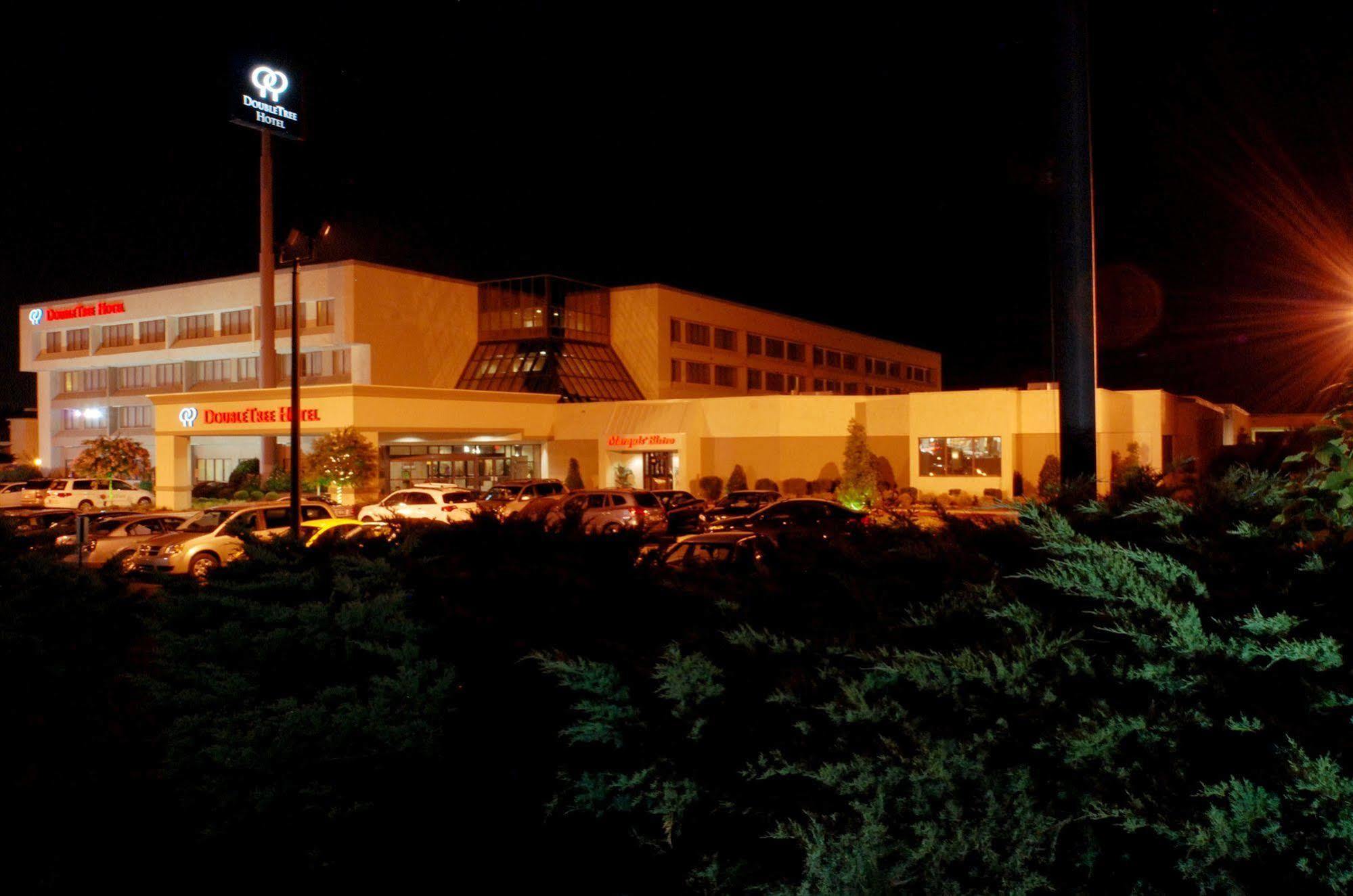 Doubletree By Hilton Fayetteville Exterior foto