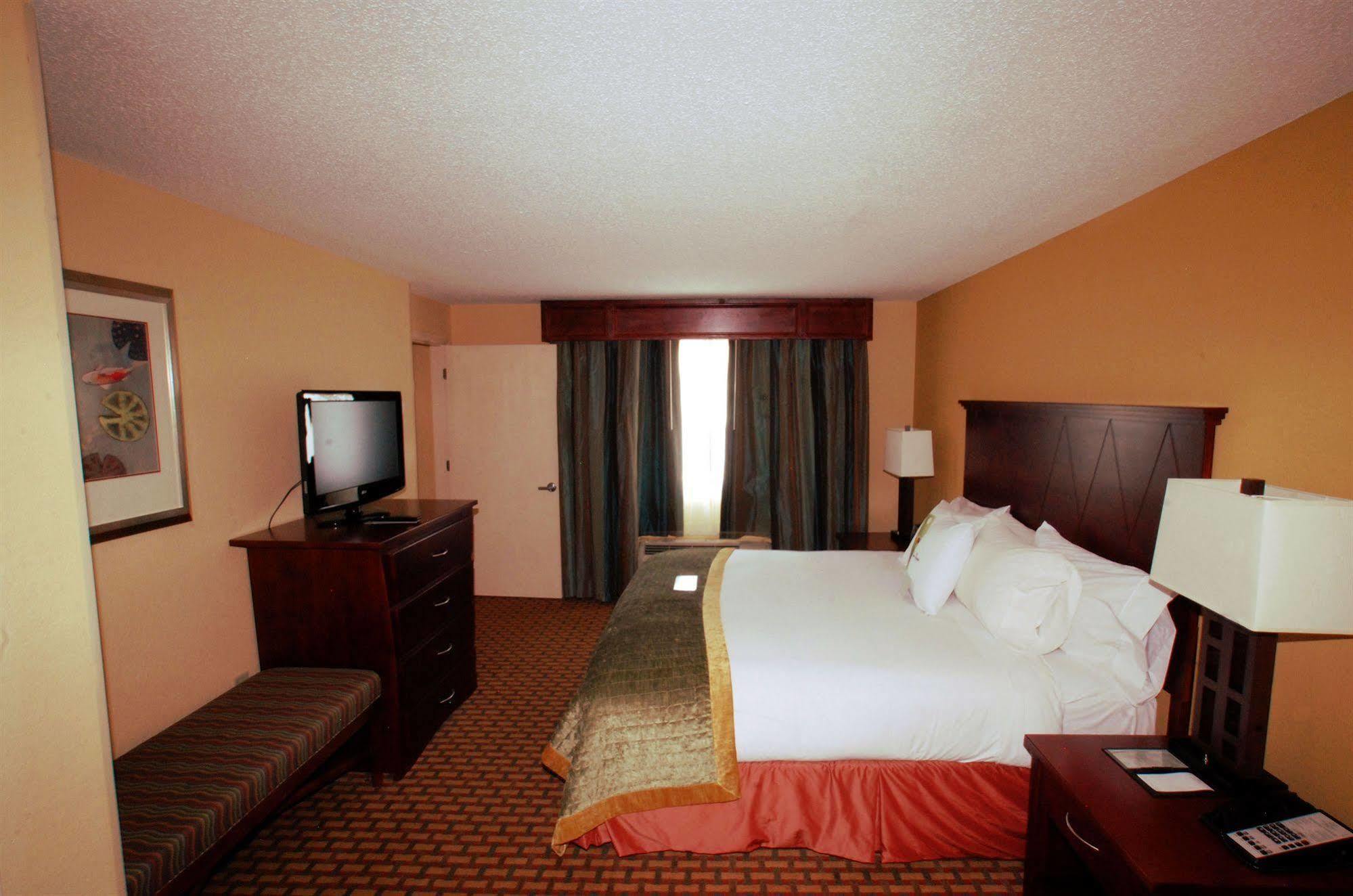 Doubletree By Hilton Fayetteville Exterior foto